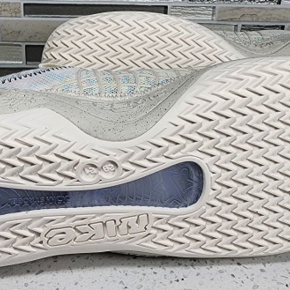 Nike Cosmic Unity SZ 11.0 Mens Basketball Shoes Natural White Grey DA6725 100 - Picture 7 of 8